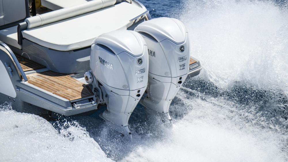 Yamaha F250 250HP Outboard Engine - thumbnail 4