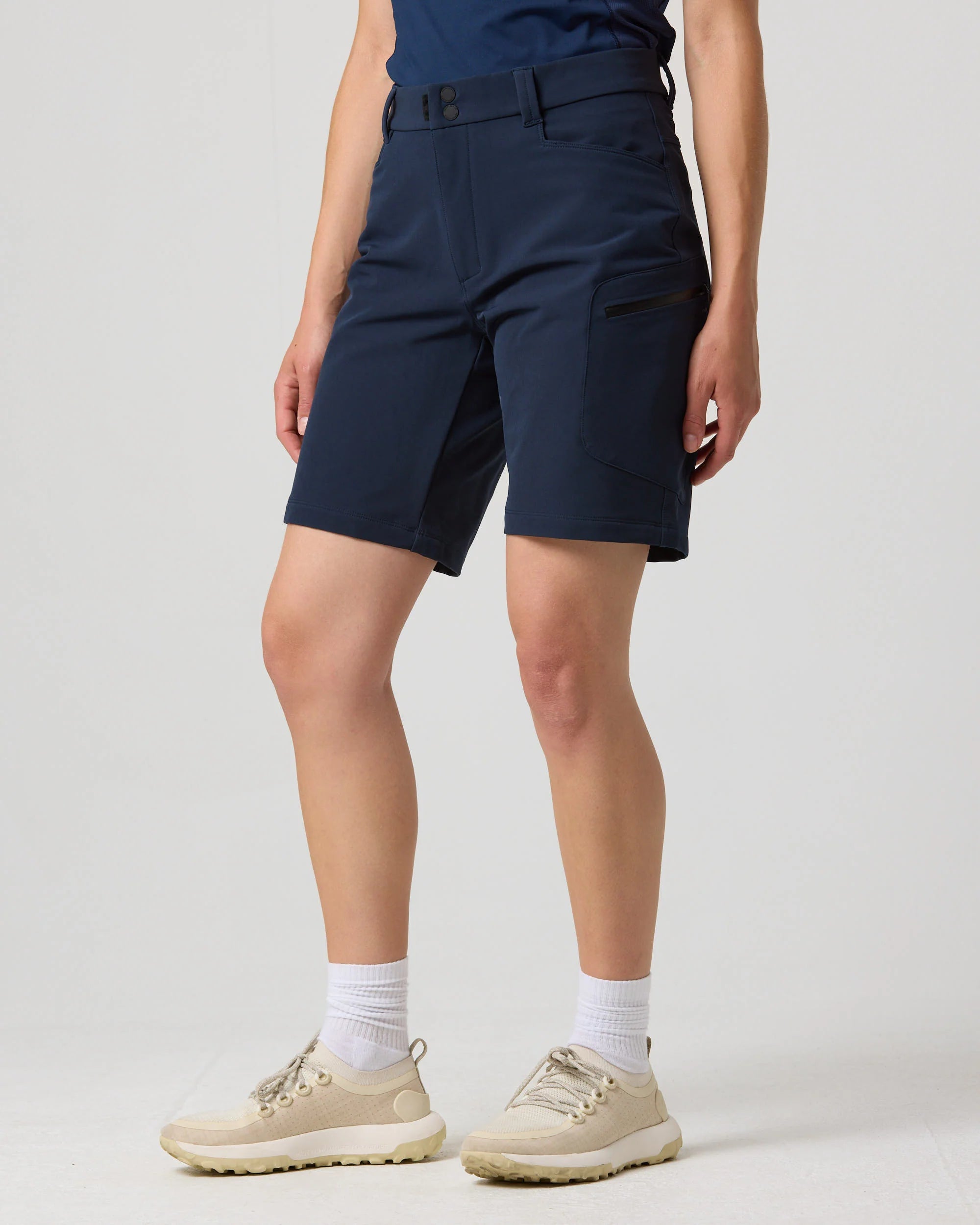Henri Lloyd Explorer Shorts - Women - Navy - thumbnail 3