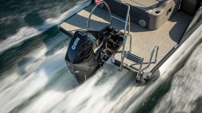 Mercury V8 V300 - 4 Stroke Engine Outboard - thumbnail 4